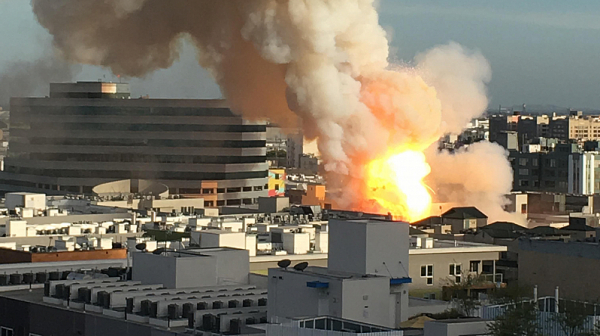 11 пожарникари пострадаха след взрив в Лос Анджелис