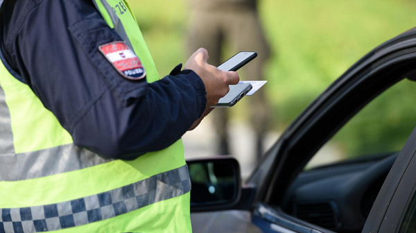 Около 900 екипа на КАТ са по пътищата