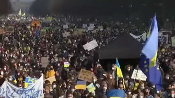 Над 100 хиляди протестират в Берлин срещу Путин и войната в Украйна