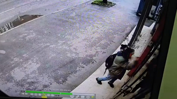 Прокуратурата в Скопие ще разследва мъжа, счупил стъклото на българското посолство