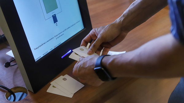 Как гласуваме с машина за балотажа в неделя? ЦИК с онлайн симулатор