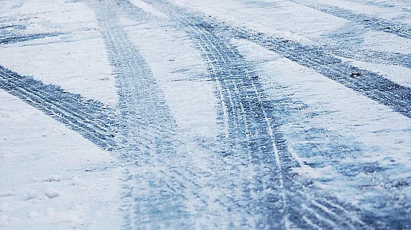 Внимание, шофьори: Поледици и „черен лед“ в събота