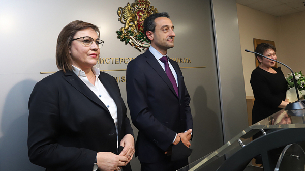 Министерство на икономиката: Даниела Везиева предаде щафетата на Корнелия Нинова и Даниел Лорер