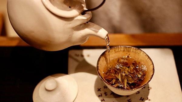 Пакистан призова гражданите си да пият по-малко чай заради икономическата криза