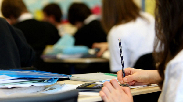 Дават близо 2,7 млн. лева за стипендии в училищата с високи резултати на матурите