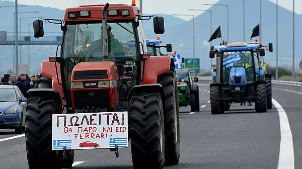 Гръцките фермери спират с блокадите