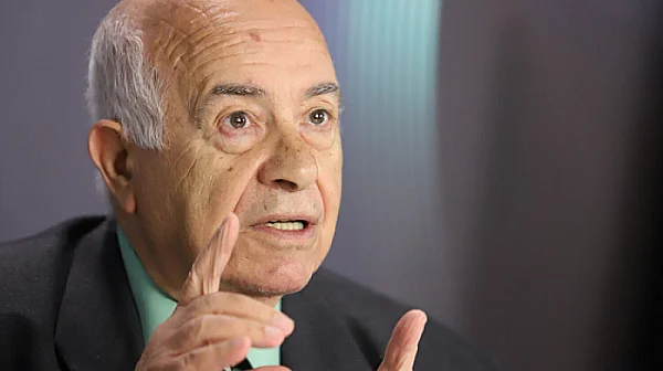 Смисълът на националния празник – проф. Георги Фотев пред ФрогНюз