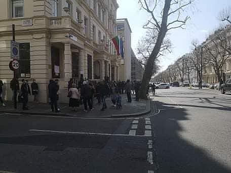 От българското посолство в Лондон взеха решението за секциите на